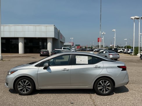 Used 2023 Nissan Versa SV image 8