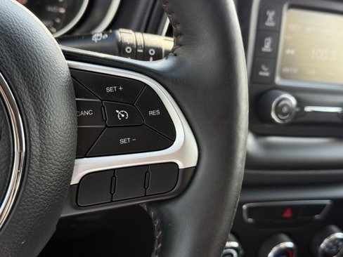 Certified 2018 Jeep Compass Latitude w/ Cold Weather Group image 20