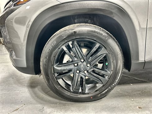 Used 2025 Chevrolet Trax ACTIV w/ Sunroof Package image 18