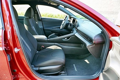 Certified 2025 Hyundai Elantra Sport image 11