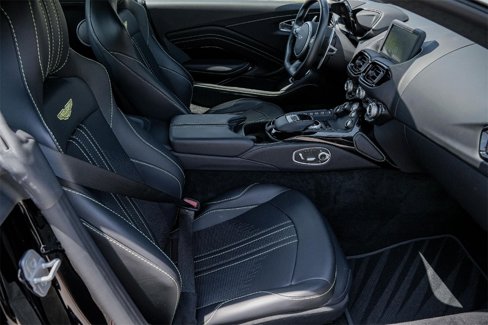 Used 2023 Aston Martin V8 Vantage Coupe image 34