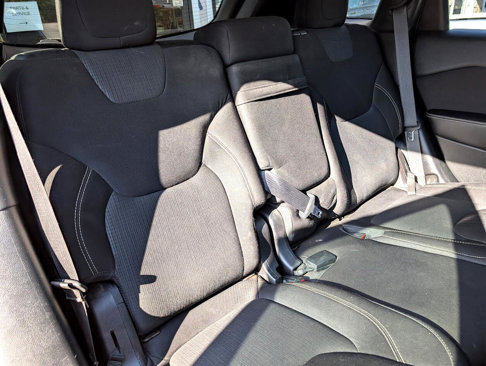 Used 2015 Jeep Cherokee Latitude w/ Comfort/Convenience Group image 20