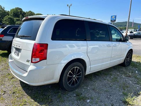 Used 2017 Dodge Grand Caravan GT image 3