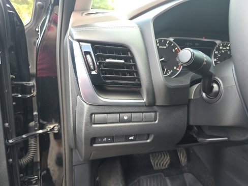 Used 2021 Nissan Rogue SV w/ Premium Package image 11