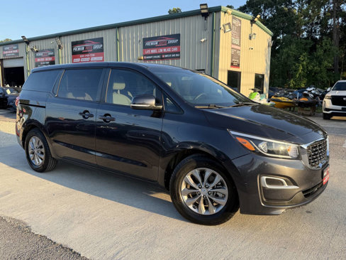 Used 2019 Kia Sedona LX image 2