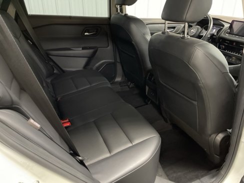 Used 2022 Nissan Rogue SV w/ SV Premium Package image 21