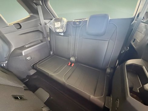 Used 2024 Volkswagen Tiguan SE R-Line image 31