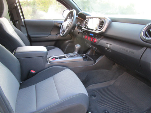 Used 2022 Toyota Tacoma TRD Off-Road image 17