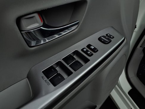 Used 2016 Toyota Prius V Three image 16