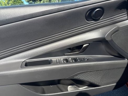 Certified 2025 Hyundai Elantra Sport image 9
