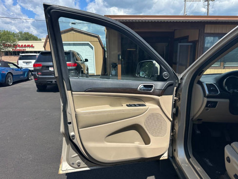 Used 2014 Jeep Grand Cherokee Laredo w/ Security & Convenience Group image 6