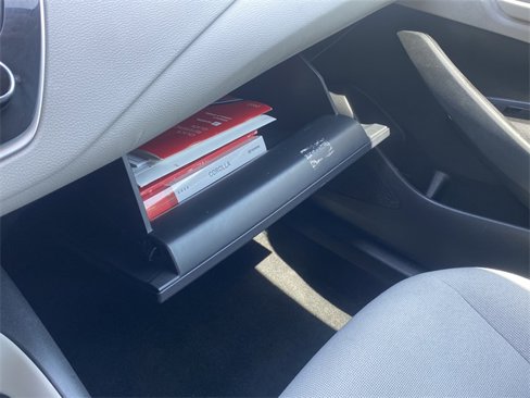 Used 2022 Toyota Corolla LE w/ Carpet Mat Package (TMS) image 30