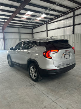 Used 2022 GMC Terrain SLE image 3