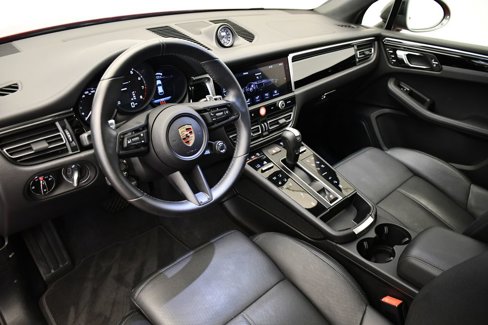 Certified 2025 Porsche Macan Turbo image 4