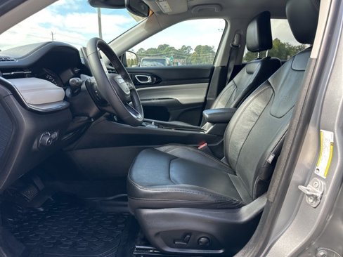 Used 2022 Jeep Compass Limited image 11