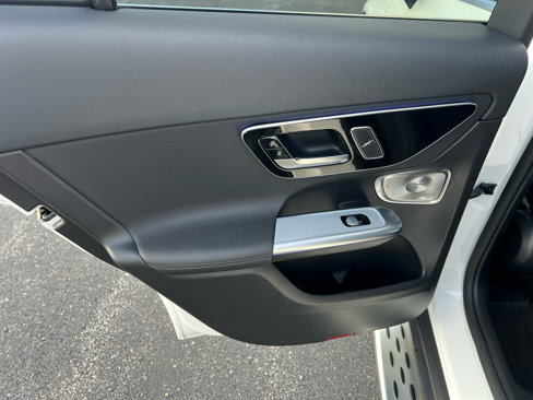 Used 2025 Mercedes-Benz GLC 300 4MATIC image 15