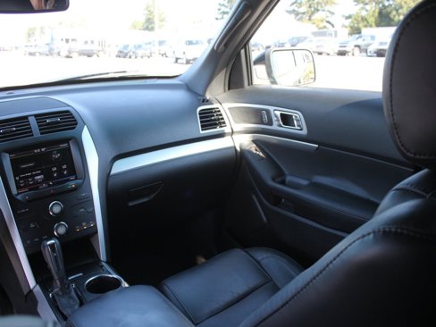 Used 2014 Ford Explorer XLT w/ Equipment Group 202A image 8