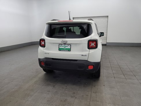 Used 2015 Jeep Renegade Latitude image 7