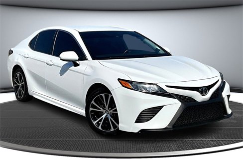 Used 2020 Toyota Camry SE image 3