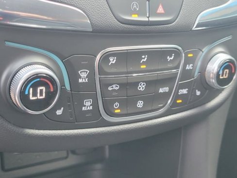 Used 2023 Chevrolet Equinox LT image 30