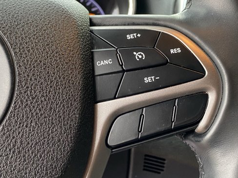 Used 2018 Jeep Grand Cherokee Laredo image 22