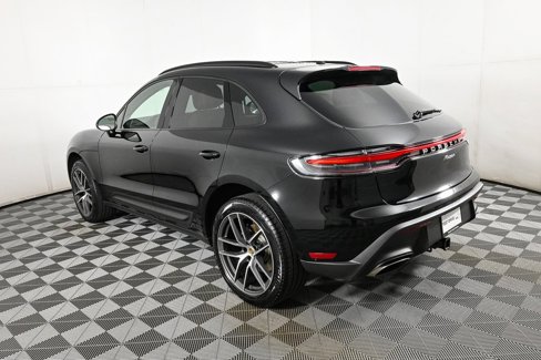 Used 2025 Porsche Macan image 3
