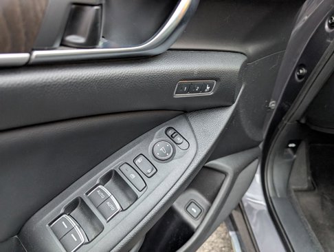 Used 2018 Honda Accord EX-L image 8
