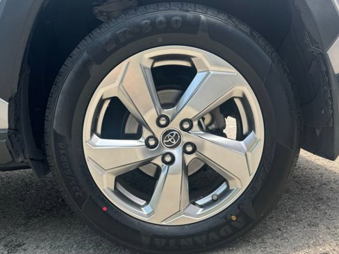 Used 2019 Toyota RAV4 Limited image 11