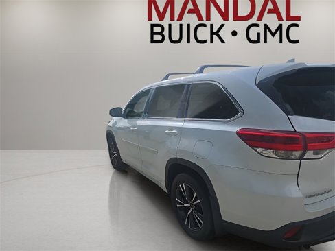 Used 2017 Toyota Highlander Plus image 6