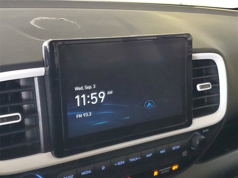 Used 2022 Hyundai Venue Limited image 19