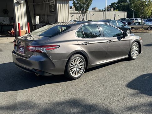 Used 2018 Toyota Camry XLE image 5