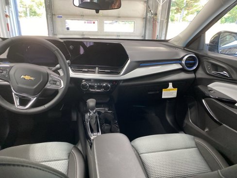 New 2025 Chevrolet Trax LT w/ LT Convenience Package image 23