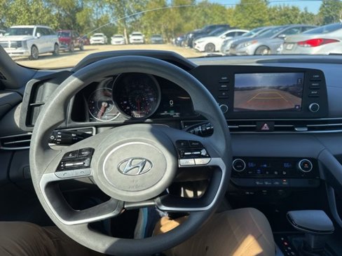 Used 2023 Hyundai Elantra SEL image 11