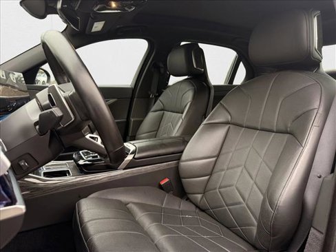 Used 2024 BMW 740i image 22