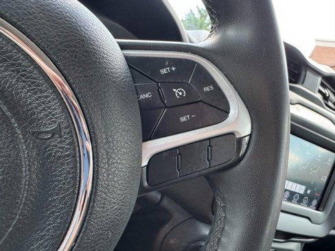 Used 2020 Jeep Renegade Latitude image 17