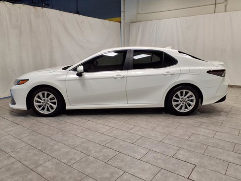 Used 2021 Toyota Camry LE image 6