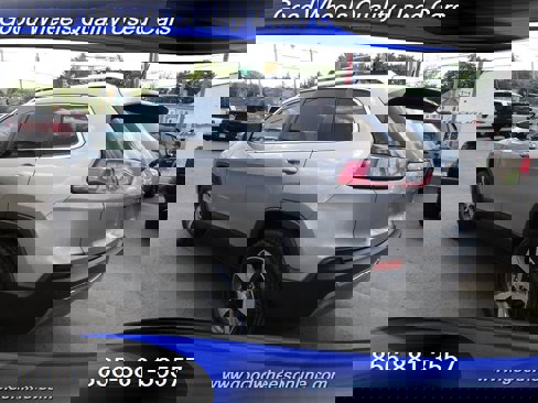 Used 2019 Jeep Cherokee Limited image 7