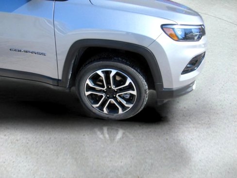 Used 2024 Jeep Compass Limited image 40