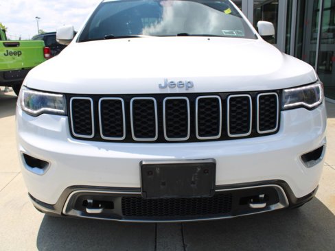 Used 2018 Jeep Grand Cherokee Limited image 2