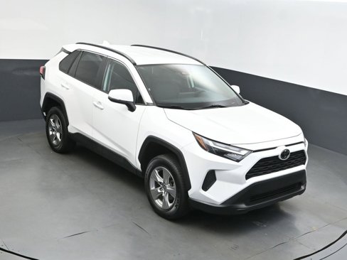 Used 2022 Toyota RAV4 XLE image 37