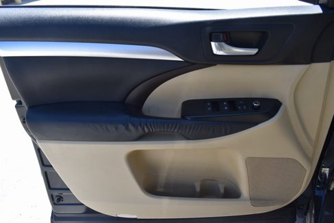 Used 2014 Toyota Highlander XLE image 12