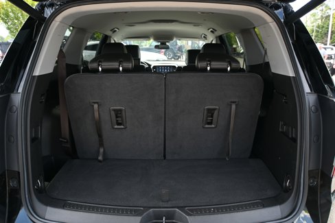 Used 2023 GMC Acadia SLT w/ Preferred Package image 16