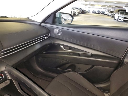 Certified 2023 Hyundai Elantra SEL w/ Preferred Accessory Package image 19
