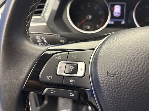 Used 2021 Volkswagen Tiguan SE image 15