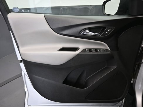 Used 2020 Chevrolet Equinox LS w/ LS Convenience Package image 9