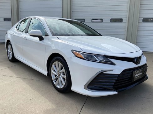 Used 2024 Toyota Camry LE image 1