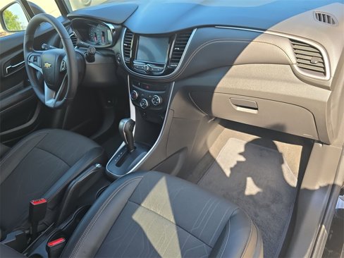Certified 2022 Chevrolet Trax LT w/ Midnight Edition image 30