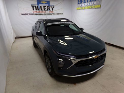 New 2025 Chevrolet Trax LT w/ Driver Confidence Package image 1