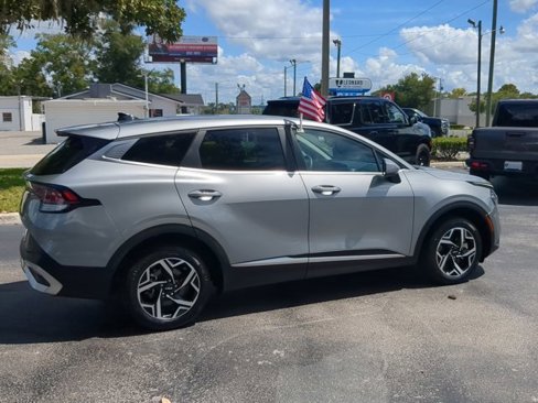 Used 2023 Kia Sportage LX image 4