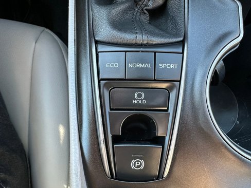 Used 2023 Toyota Camry SE image 19